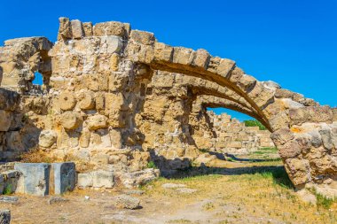 Gazimağusa-Cypru yakınındaki Antik Salamis sit alanı, spor salonu kalıntıları