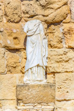 Famagusta, Cypru yakın Antik Salamis arkeolojik bölgesi heykele görünümünü