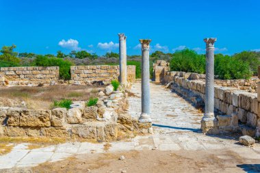 Famagusta, Cypru yakın Antik Salamis arkeolojik bölgesi hamamı kalıntıları