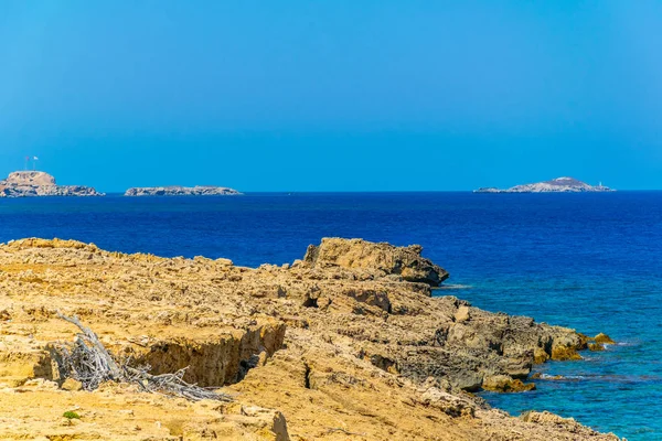 Zafer Burnu 被称为 Cape Apostolos And动 K另一方面 Islets Cypru Karpaz — 图库照片