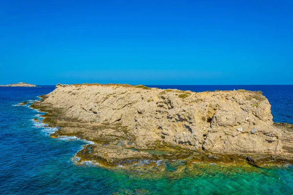 Zafer Burnu 被称为 Cape Apostolos And动 K另一方面 Islets Cypru Karpaz — 图库照片