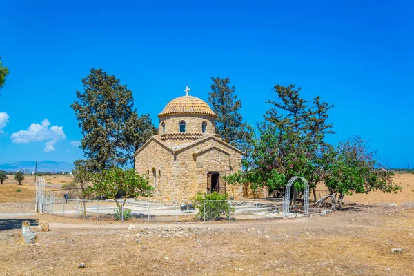 Una Pequeña Rotonda Cerca Del Monasterio San Bernabé Cerca Famagusta —  Fotos de Stock