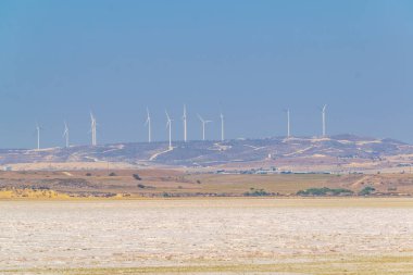 Larnaka Tuz Gölü, Cypru inşa Rüzgar enerji santralleri