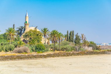 Kuru Larnaka göl, Cypru arkasında hala Sultan Tekessi Camii
