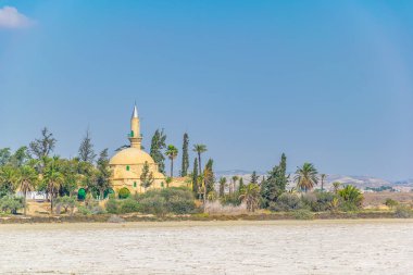 Kuru Larnaka göl, Cypru arkasında hala Sultan Tekessi Camii