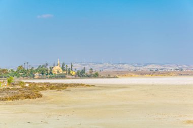 Kuru Larnaka göl, Cypru arkasında hala Sultan Tekessi Camii