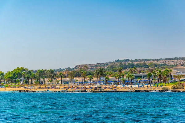 Mensen Genieten Van Een Zonnige Dag Een Strand Van Agia — Stockfoto