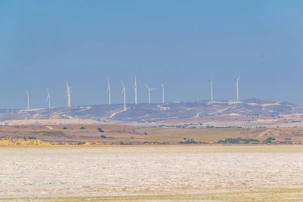 Larnaka Tuz Gölü, Cypru inşa Rüzgar enerji santralleri
