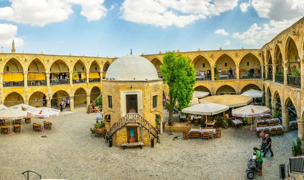 Lefkoşa, Kıbrıs, 29 Ağustos 2017: Eski bir tüccar otel - büyük görünümünü dönüştürülmüş bir modern turistik, Lefkoşa, Cypru han -