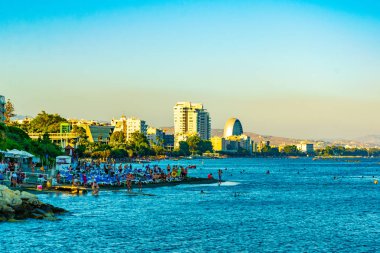 Limasol, Kıbrıs, 16 Ağustos 2017: Cityscape Limasol gün batımı görünümü üzerinde Cypru