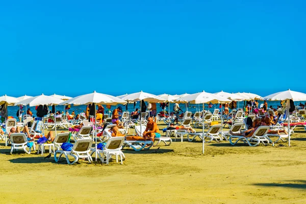 Larnaca Cyprus August 2017 People Enjoying Sunny Day Beach Larnaca — Stock Photo, Image