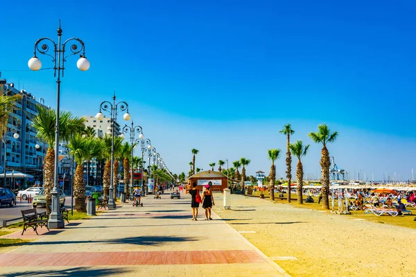 Larnaca Chypre Août 2017 Les Gens Profitent Une Journée Ensoleillée — Photo