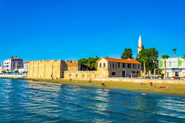 Larnaca Chipre Agosto 2017 Gente Deambula Por Castillo Medieval Larnaka — Foto de Stock