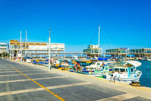 Limasol, Kıbrıs, 16 Ağustos 2017: Limassol, Cypru eski bağlantı noktası restoranlarda