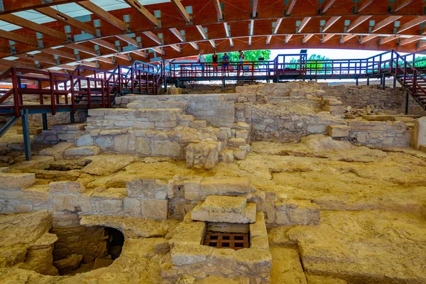 Kourion, Kıbrıs, 17 Ağustos 2017: Eski Kourion, Cypru güzel kat mozaikli eski bir evin kalıntıları