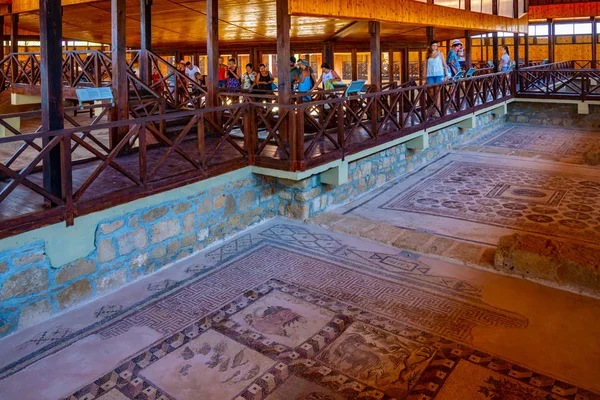 Paphos, Kıbrıs, 18 Ağustos 2017: Mozaik Paphos arkeolojik Park Cypru üzerinde