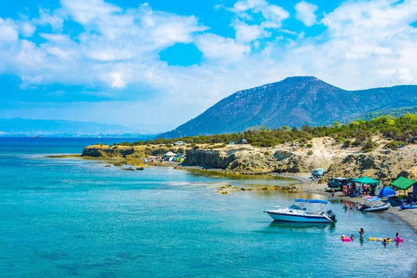 Akama, Kıbrıs, 19 Ağustos 2017:Tourist tekne Cypru Akamas yarımadasında, mavi lagün, demirleme