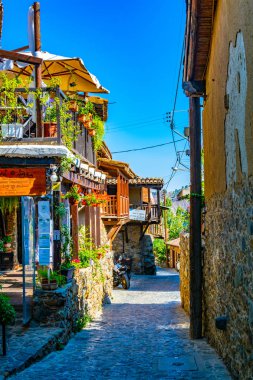 Kakopetria, Kıbrıs, 23 Ağustos, 2017:Narrow Cypru üzerinde eski Kakopetria sokaklarında