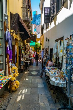 Lefkoşa, Kıbrıs, 23 Ağustos 2017: Lefkoşa tarihi merkezi Cypru dar bir sokakta görünümünü