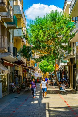 Nicosia, Kıbrıs, 23 Ağustos 2017: Kalabalık Ledra Caddesi - Lefkoşa, Cypru ana alışveriş caddesi hareket ediyor