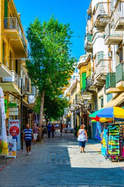Lefkoşa, Kıbrıs, 23 Ağustos 2017: Lefkoşa tarihi merkezi Cypru dar bir sokakta görünümünü