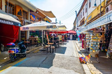 Lefkoşa, Kıbrıs, 24 Ağustos 2017: ledra sokak sınır kapısı Nicosia/Lefkoşa içinde Cypru üzerinde önde gelen bir dar sokak çevresindeki turistik standları