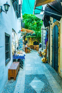 Lefkoşa, Kıbrıs, 24 Ağustos 2017: Lefkoşa tarihi merkezi Cypru dar bir sokakta görünümünü