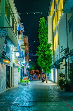 Lefkoşa, Kıbrıs, 24 Ağustos 2017: Gece görünümü yaya merkezi nerede turist akşam sıcak bir yaz günü, Cypru sonra rahatlatıcı keyfini Lefkoşa