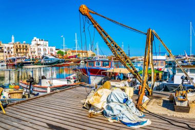 Girne, Kıbrıs, 26 Ağustos 2017: Girne/Girne limanında bir güneşli yaz günü, Cypru sırasında görünümünü