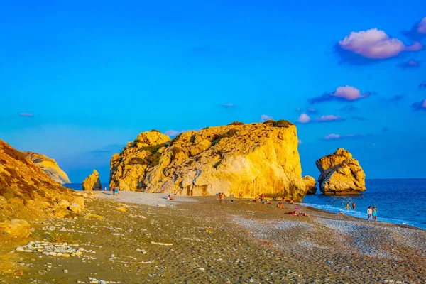 Paphos Cypern Augusti 2017 Människor Njuter Solnedgången Över Petra Tou — Stockfoto