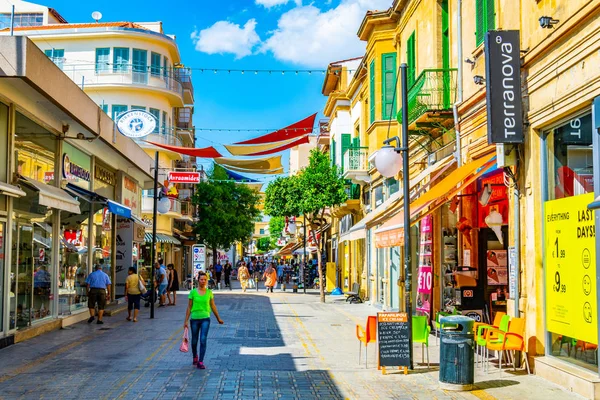 Nicosia Chipre Agosto 2017 Multitud Mueve Por Calle Ledra Principal — Foto de Stock
