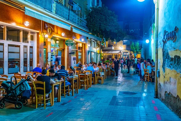 보행자 중심의 니코시아 관광객 Cypru 저녁을 니코시아 키프로스 2017 — 스톡 사진