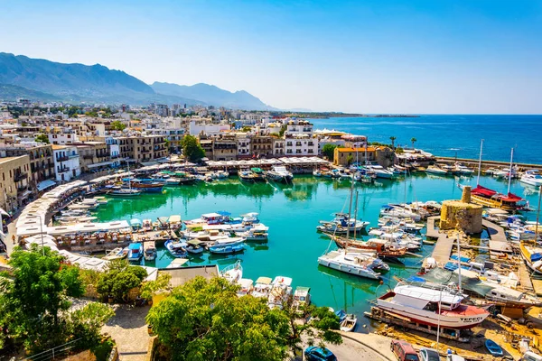 Kyrenia Cypr Sierpnia 2017 Widok Port Mieście Kyrenia Girne Słoneczny — Zdjęcie stockowe