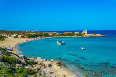 Dipkarpaz, Kıbrıs, 27 Ağustos 2017: Karpaz Yarımadası'nda küçük bir plaj görünümünü Cypru üzerinde