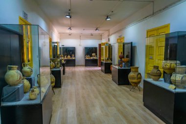 Famagusta, Kıbrıs, 28 Ağustos 2017: İç Cypru üzerinde St. Barnabas manastır içinde simgelerin Müzesi