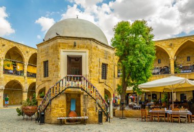 Lefkoşa, Kıbrıs, 29 Ağustos 2017: Eski bir tüccar otel - büyük görünümünü dönüştürülmüş bir modern turistik, Lefkoşa, Cypru han -