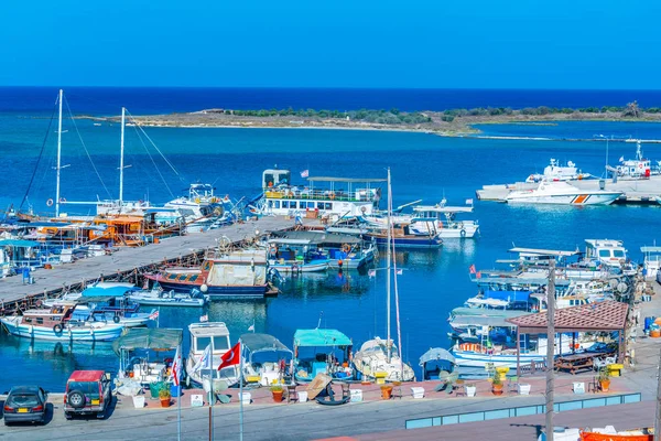 Famagusta Kıbrıs Ağustos 2017 Famagusta Bir Limanda Bir Güneşli Yaz — Stok fotoğraf