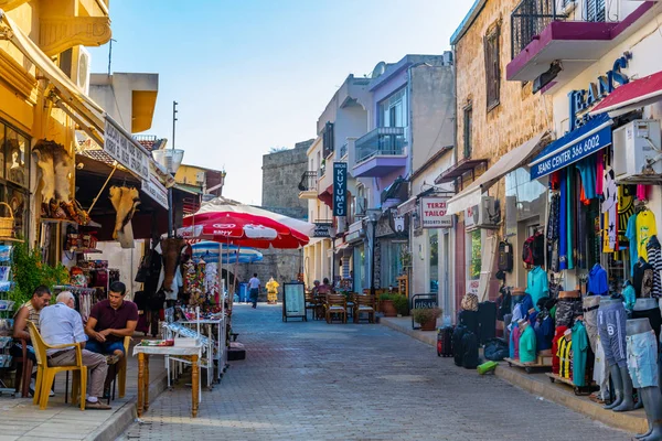 Famagusta Cyprus Augustus 2017 Mensen Zijn Slenteren Door Istiklal Straat — Stockfoto