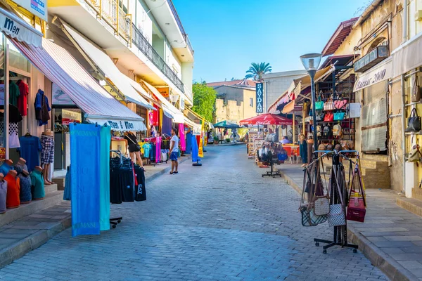 Famagusta Ciprus 2017 Augusztus Emberek Sétálnak Istiklal Utcától Központ Famagusta — Stock Fotó