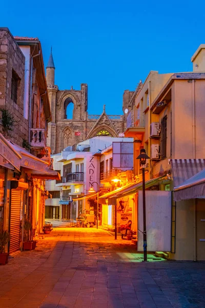 Famagusta Chipre Agosto 2017 Vista Noturna Rua Istiklal Centro Famagusta — Fotografia de Stock