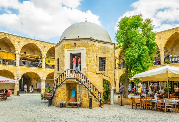 Lefkoşa, Kıbrıs, 29 Ağustos 2017: Eski bir tüccar otel - büyük görünümünü dönüştürülmüş bir modern turistik, Lefkoşa, Cypru han -
