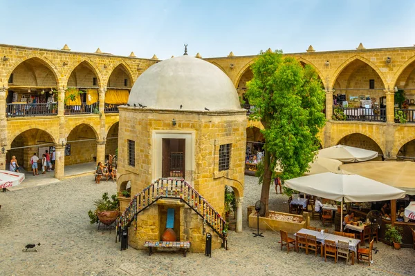 Lefkoşa, Kıbrıs, 29 Ağustos 2017: Eski bir tüccar otel - büyük görünümünü dönüştürülmüş bir modern turistik, Lefkoşa, Cypru han -