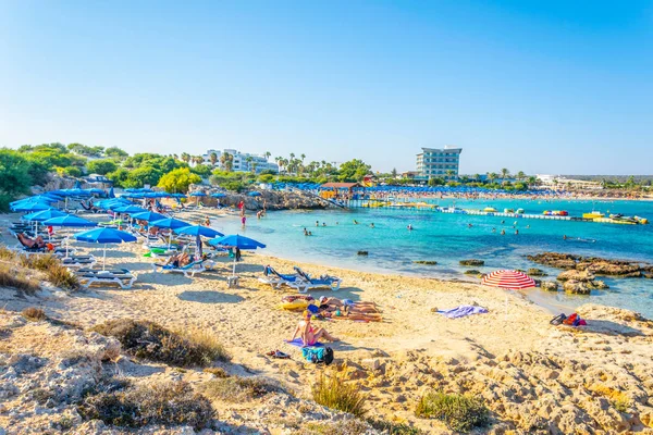 Agia Napa Zypern August 2017 Die Menschen Genießen Einen Sonnigen — Stockfoto