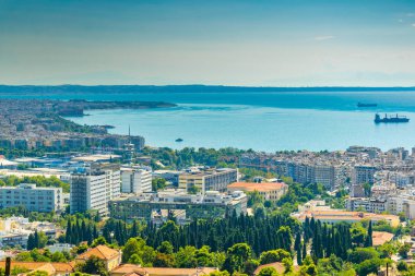 Sahil sahil Thessalonik Yunan şehrinin kalbinde havadan görünümü