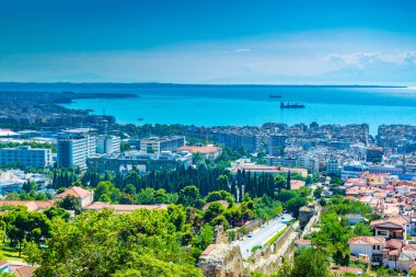 Sahil sahil Thessalonik Yunan şehrinin kalbinde havadan görünümü