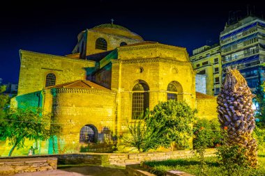 Ayasofya'nın kilise Selanik'te Greec gece görünümü