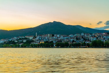 Günbatımı kastoria, Greec üzerinde