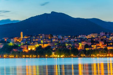 Günbatımı kastoria, Greec üzerinde