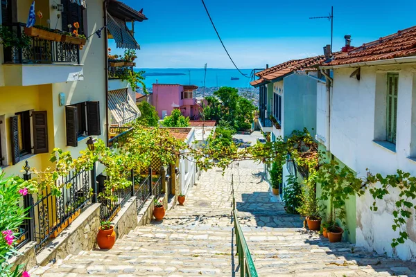 Vista Una Calle Estrecha Casco Antiguo Tesalónica Grecia — Foto de Stock