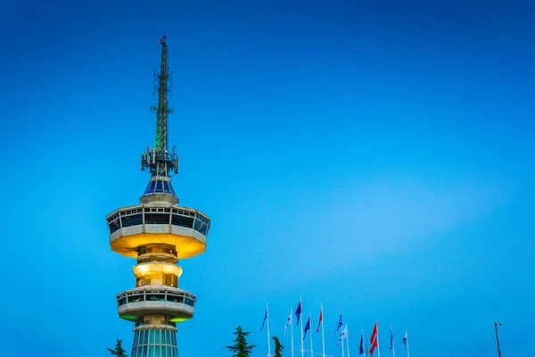 Vista Notturna Una Torre Nel Quartiere Expo Salonicco Grecia — Foto Stock